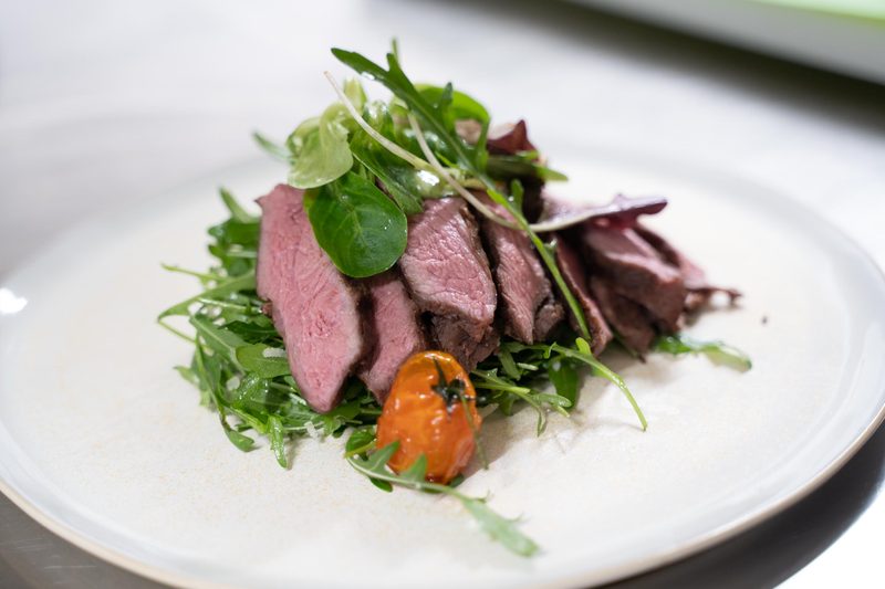 Tagliata vom Rind mit Rucola und Parmesan